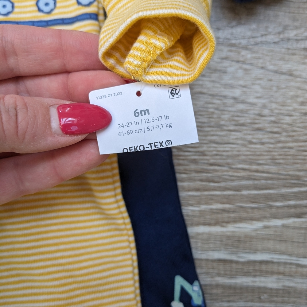 NWT Carter's 3 Piece Set, 2 Outfits and 1 Hat Size 6 Months - Picture 6 of 9